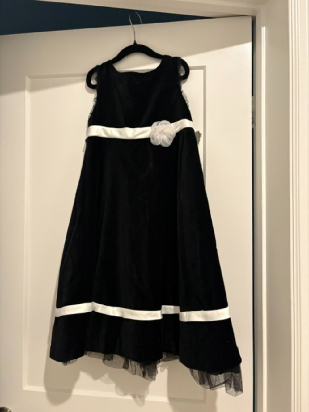 Girls's black velvet dress w/ satin trim and tie in the back (size 6x)